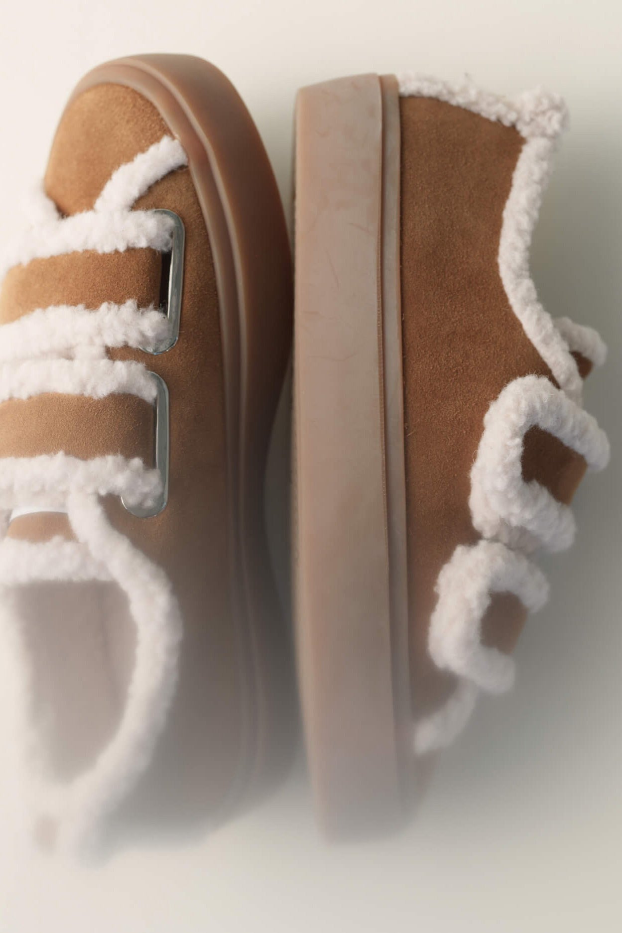 Beżowe skórzane sneakersy zimowe Shearling Low Velcro