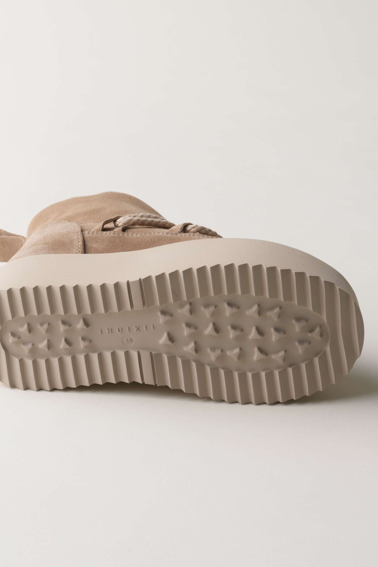 Beżowe skórzane buty zimowe Classic Low Platform