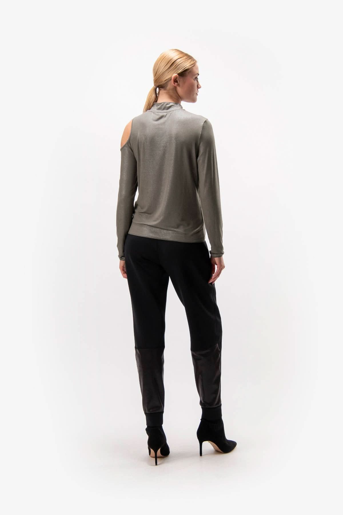 Goran's black joggers
