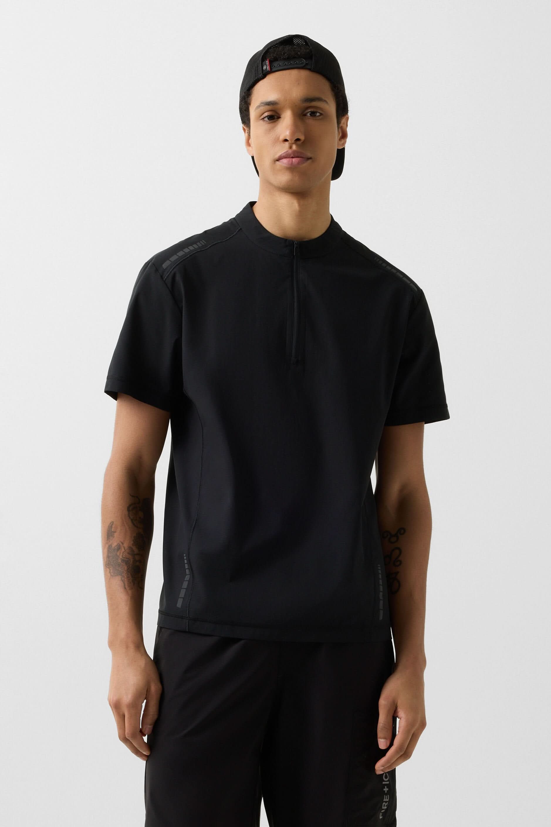 Czarny T-shirt AOULI