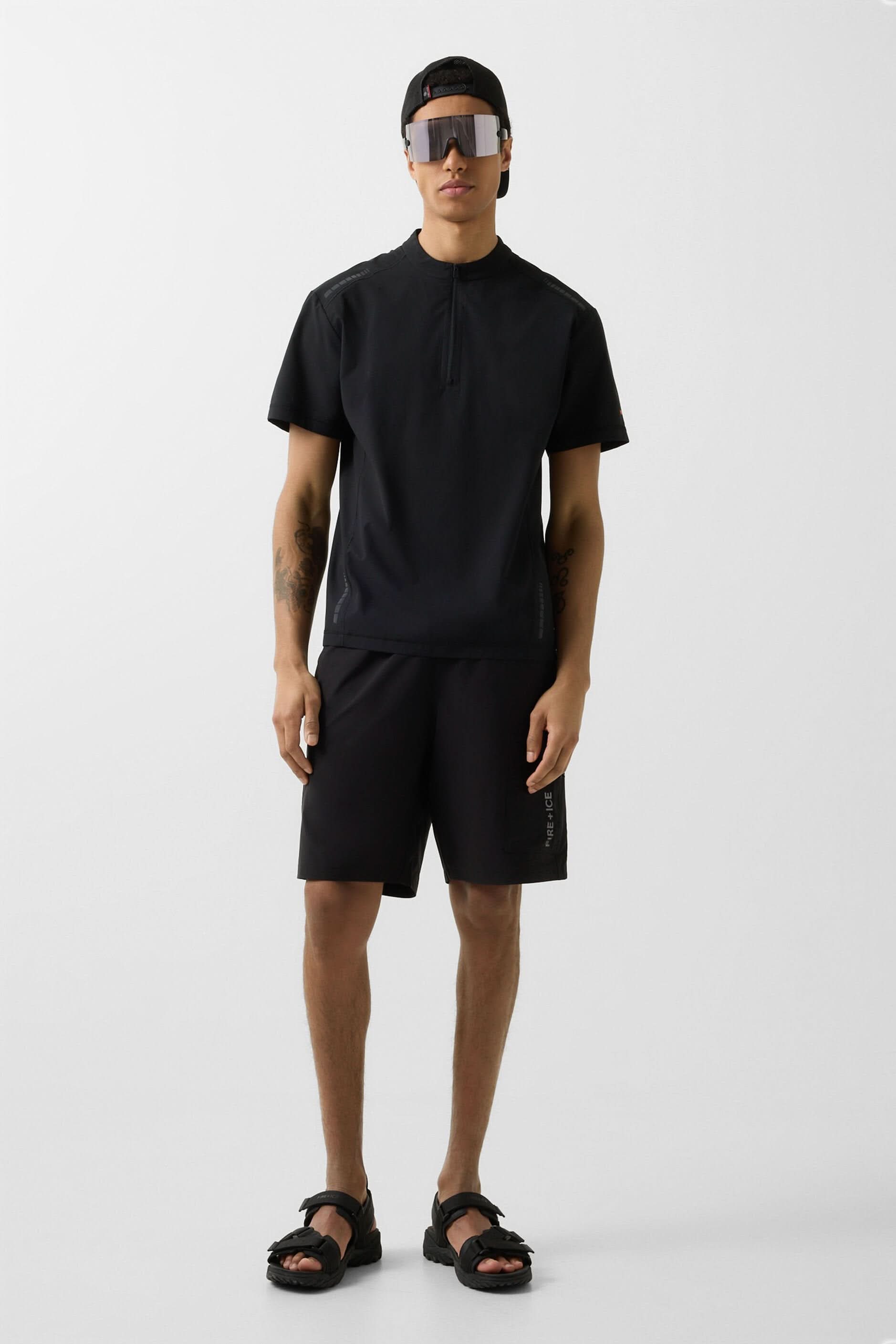 Czarny T-shirt AOULI