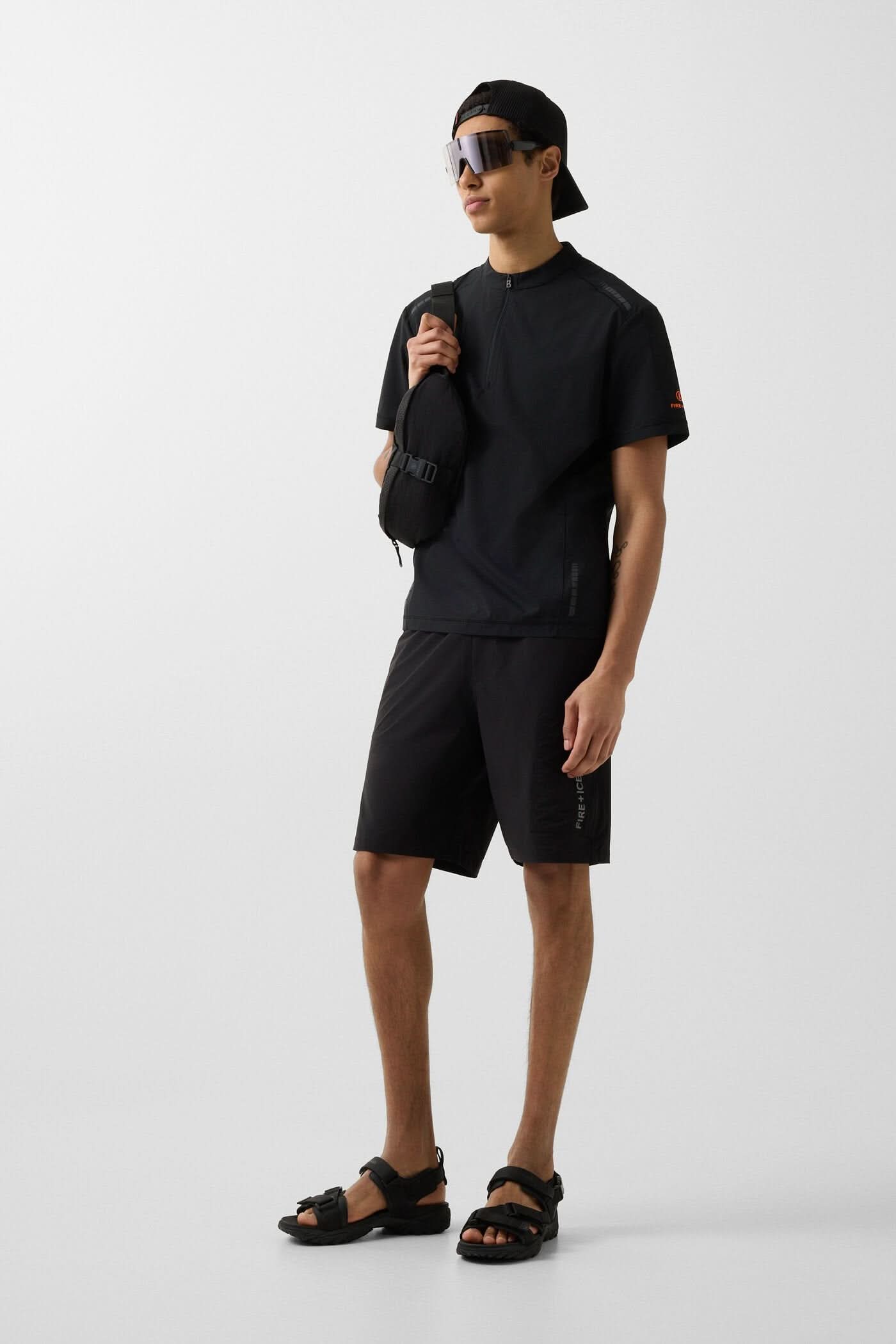 Czarny T-shirt AOULI