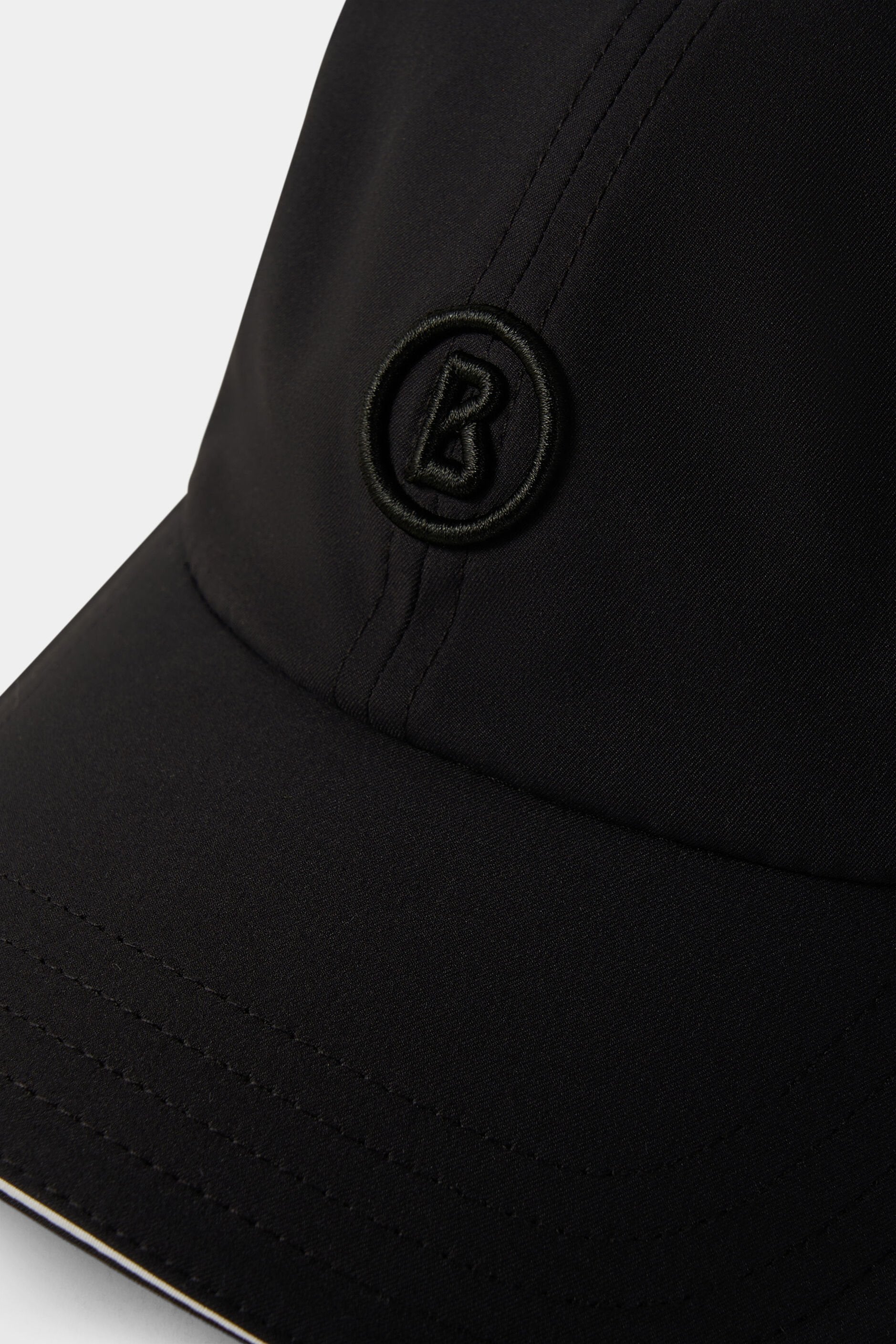 Czarna czapka z daszkiem RAY2