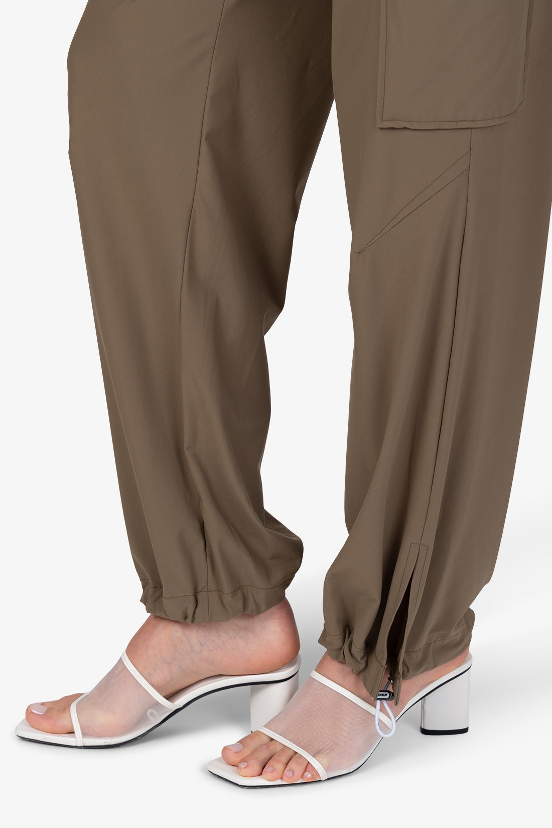 Brązowe spodnie cargo z jerseyu Syra