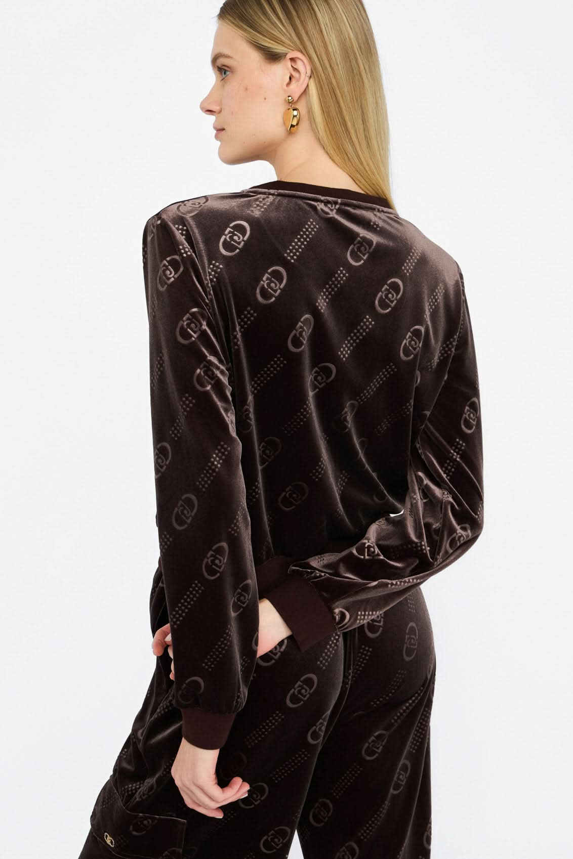 Czekoladowa bluza w logotypy