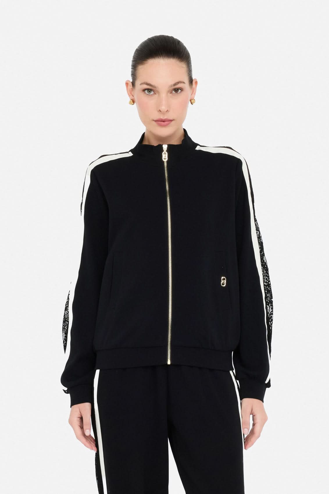 Czarna bluza rozpinana z koronką