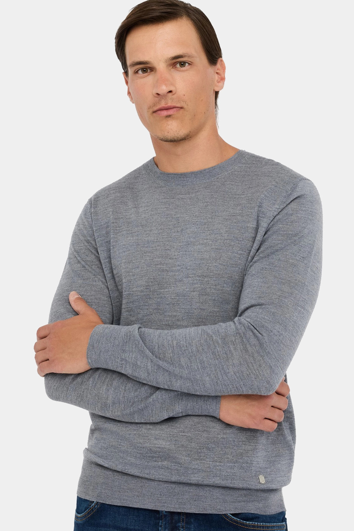 Szary sweter z wełny merino
