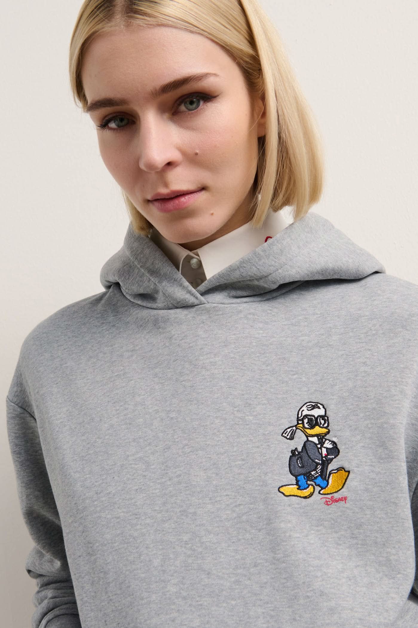 Szara bluza z kapturem Disney x KL
