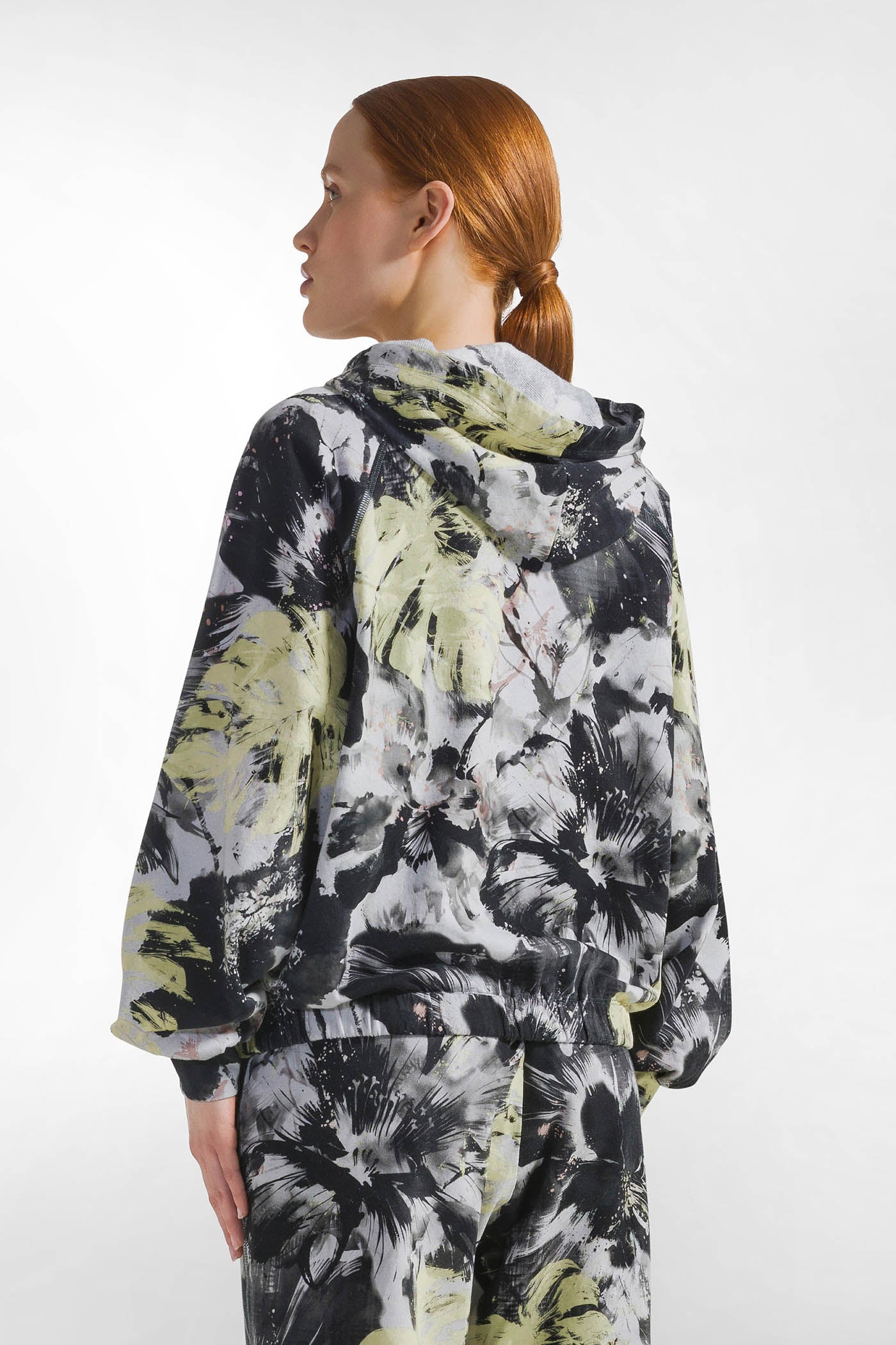 Bluza z kapturem w kwiaty