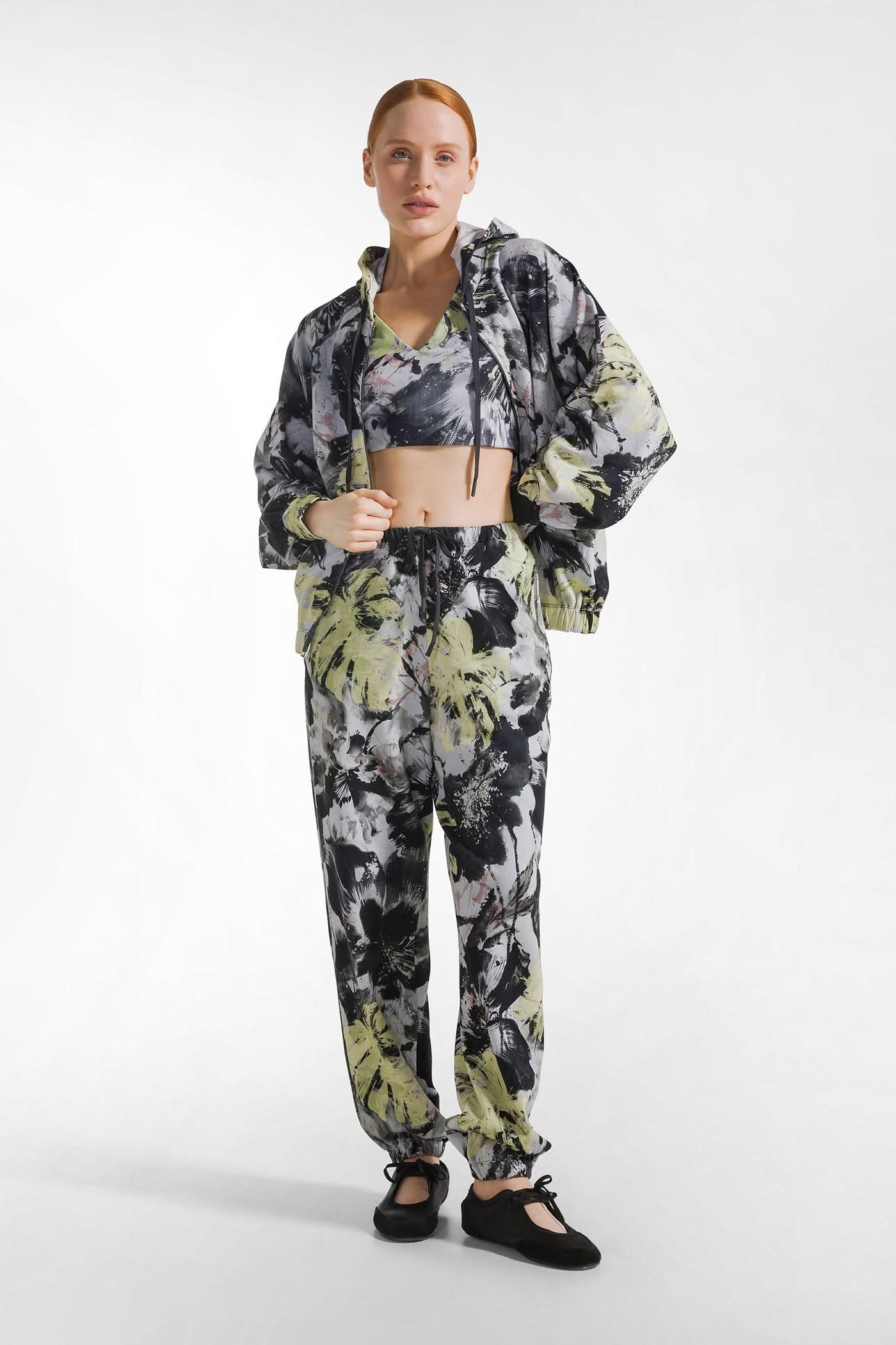 Bluza z kapturem w kwiaty
