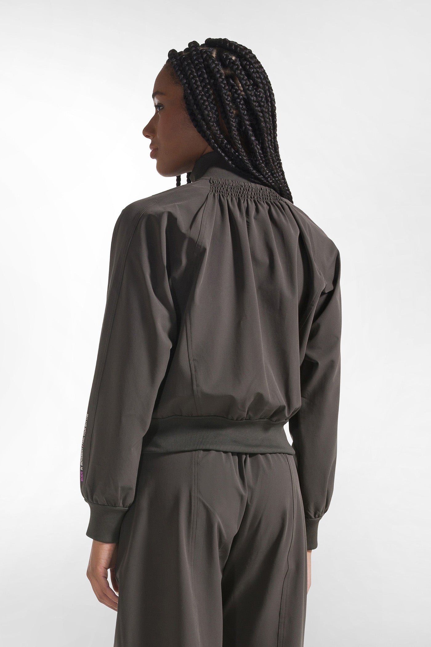 Brązowa kurtka techniczna na zamek