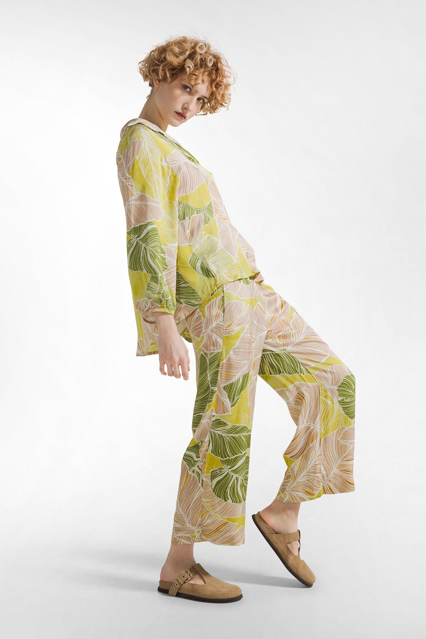 Beige satin trousers with print