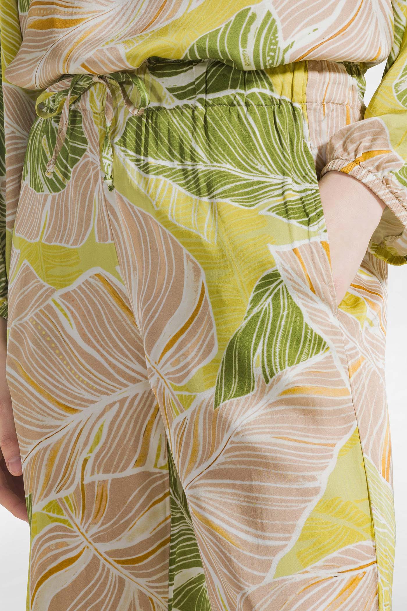 Beige satin trousers with print