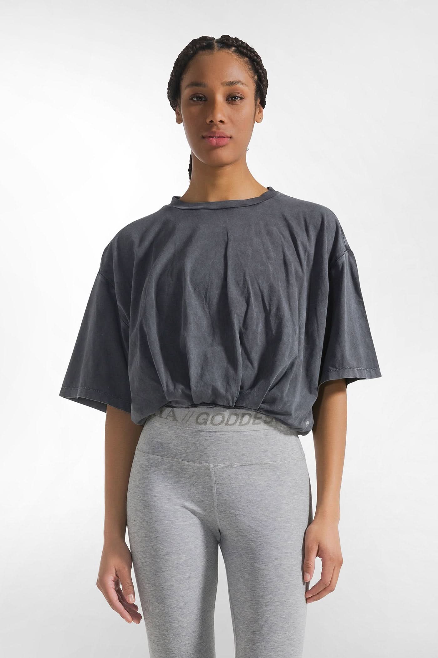 Czarny t-shirt damski z efektem marmuru