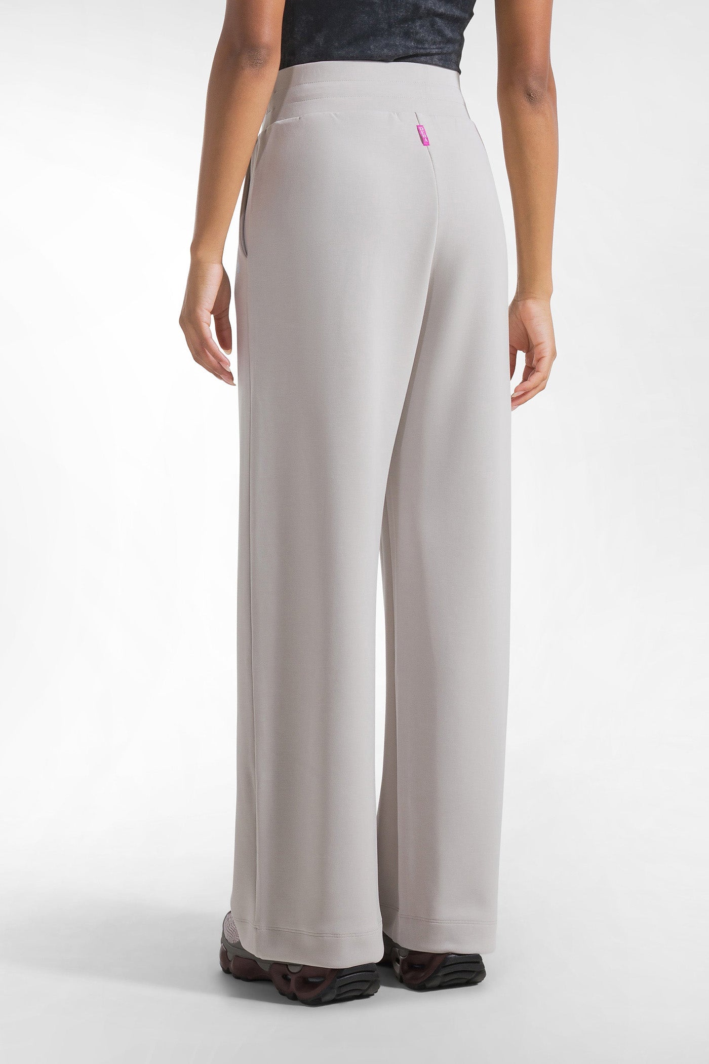 Szare miękkie spodnie plisowane