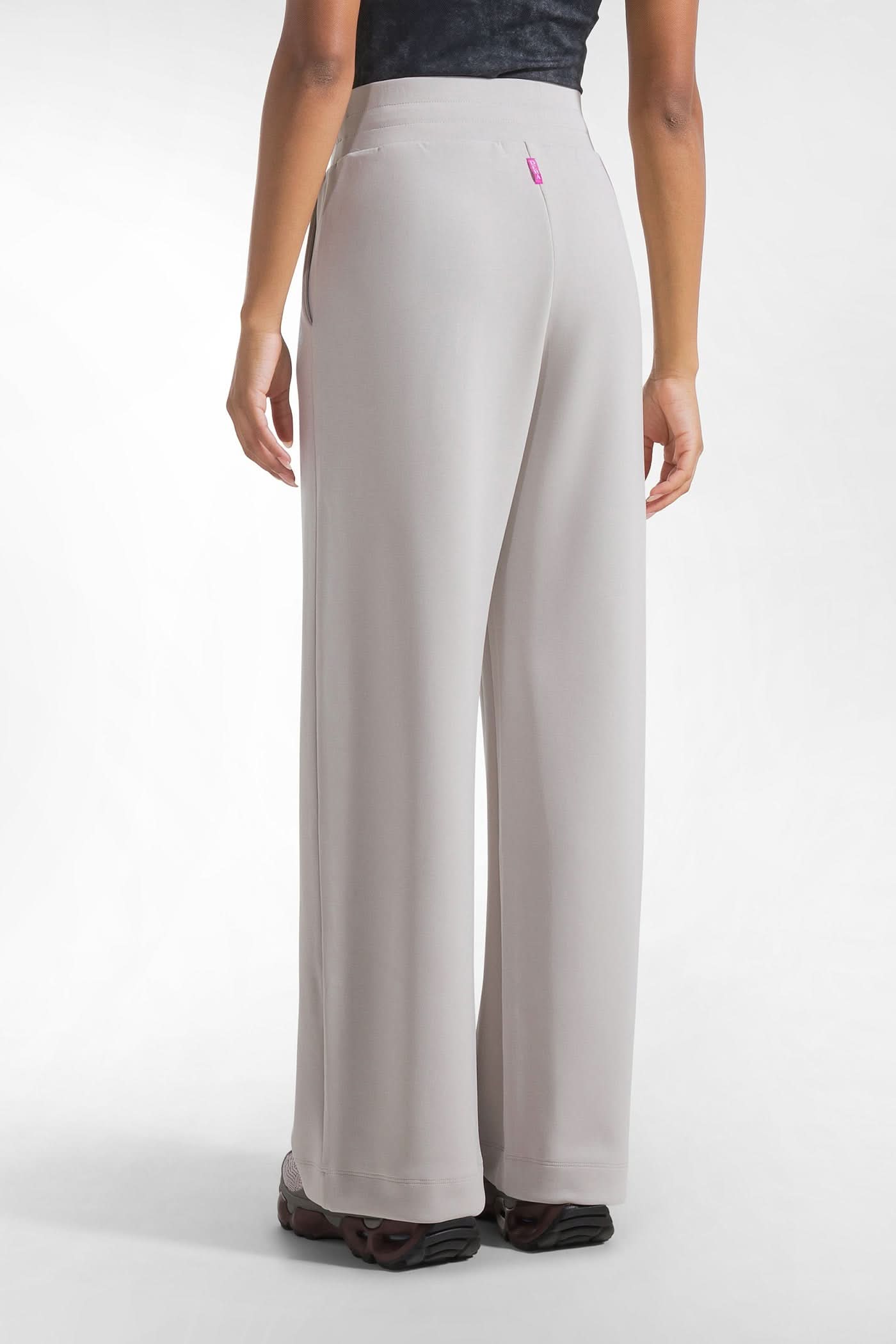 Gray soft pleated trousers