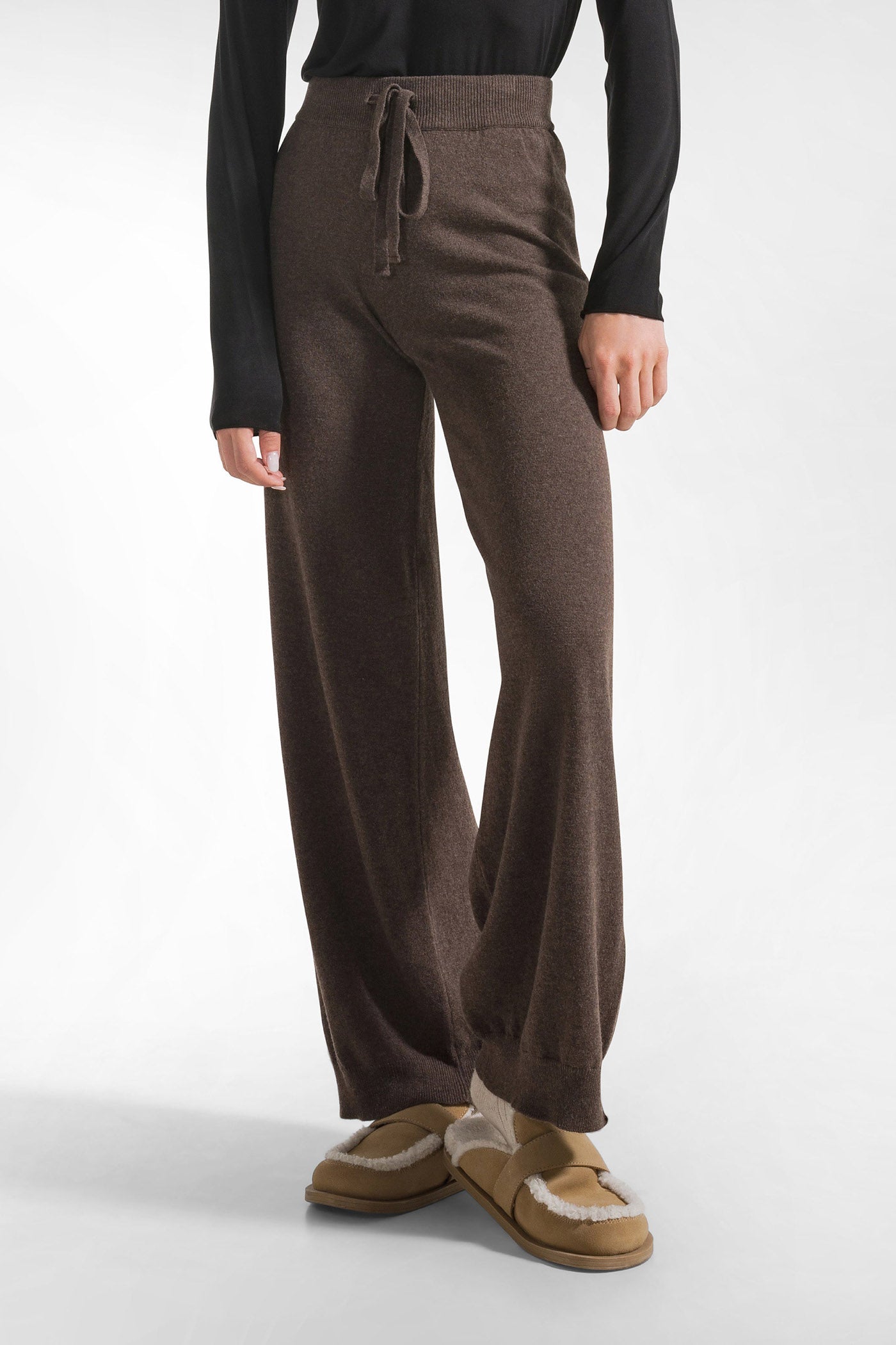 Brown knit trousers with a touch of cashmere