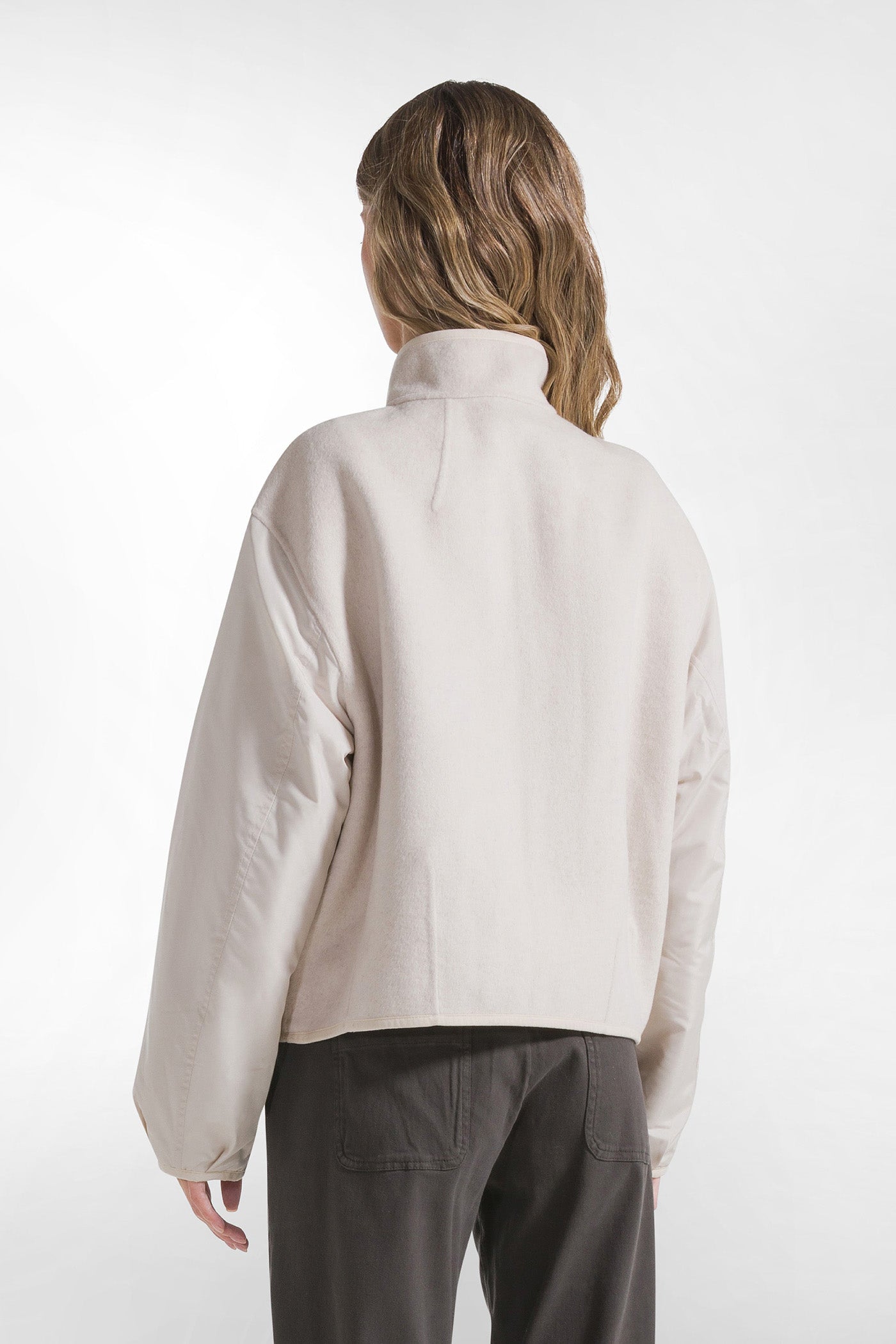 Biała kurtka z wełny lączonej