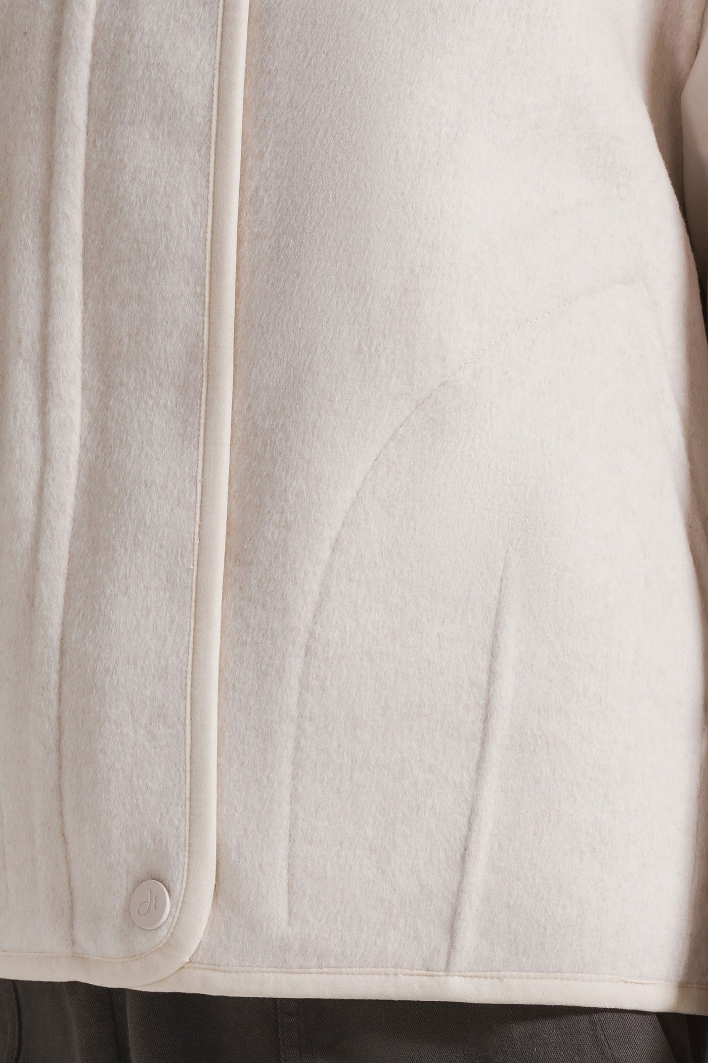 Biała kurtka z wełny lączonej