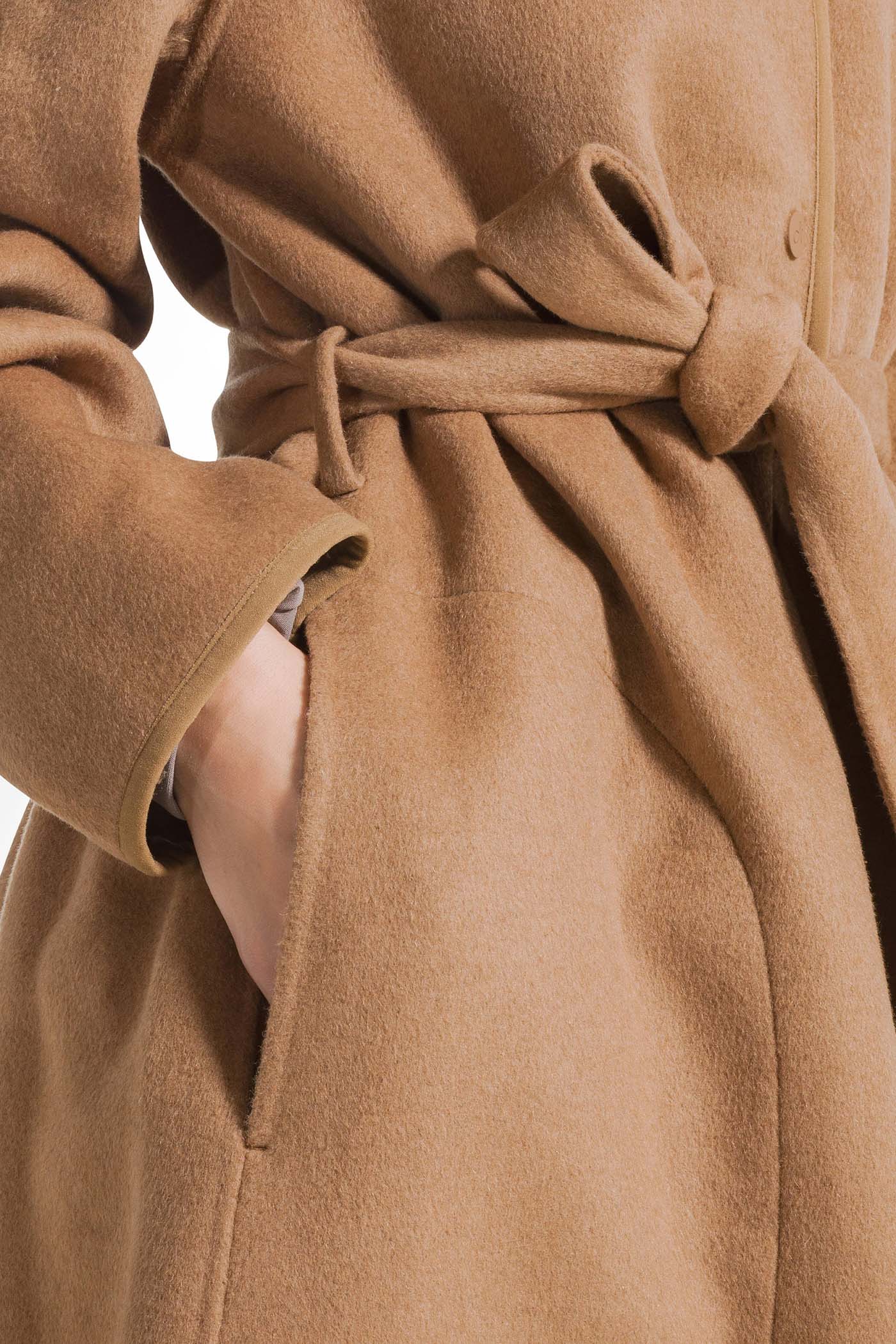 Brązowy płaszcz damski z wełną