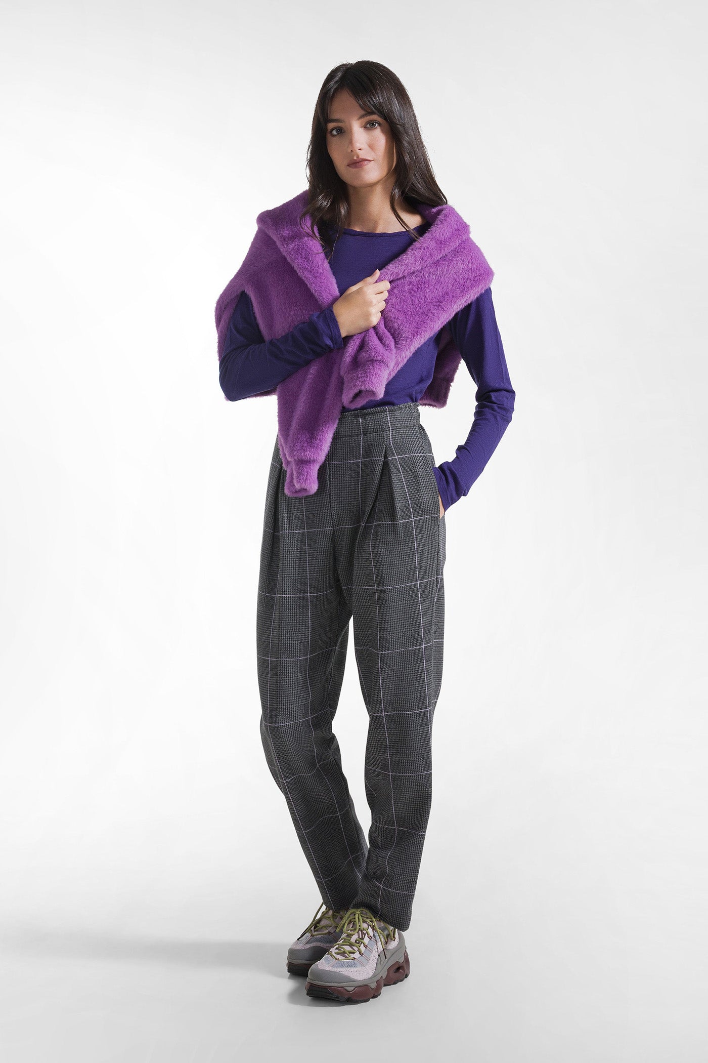 Gray jacquard trousers
