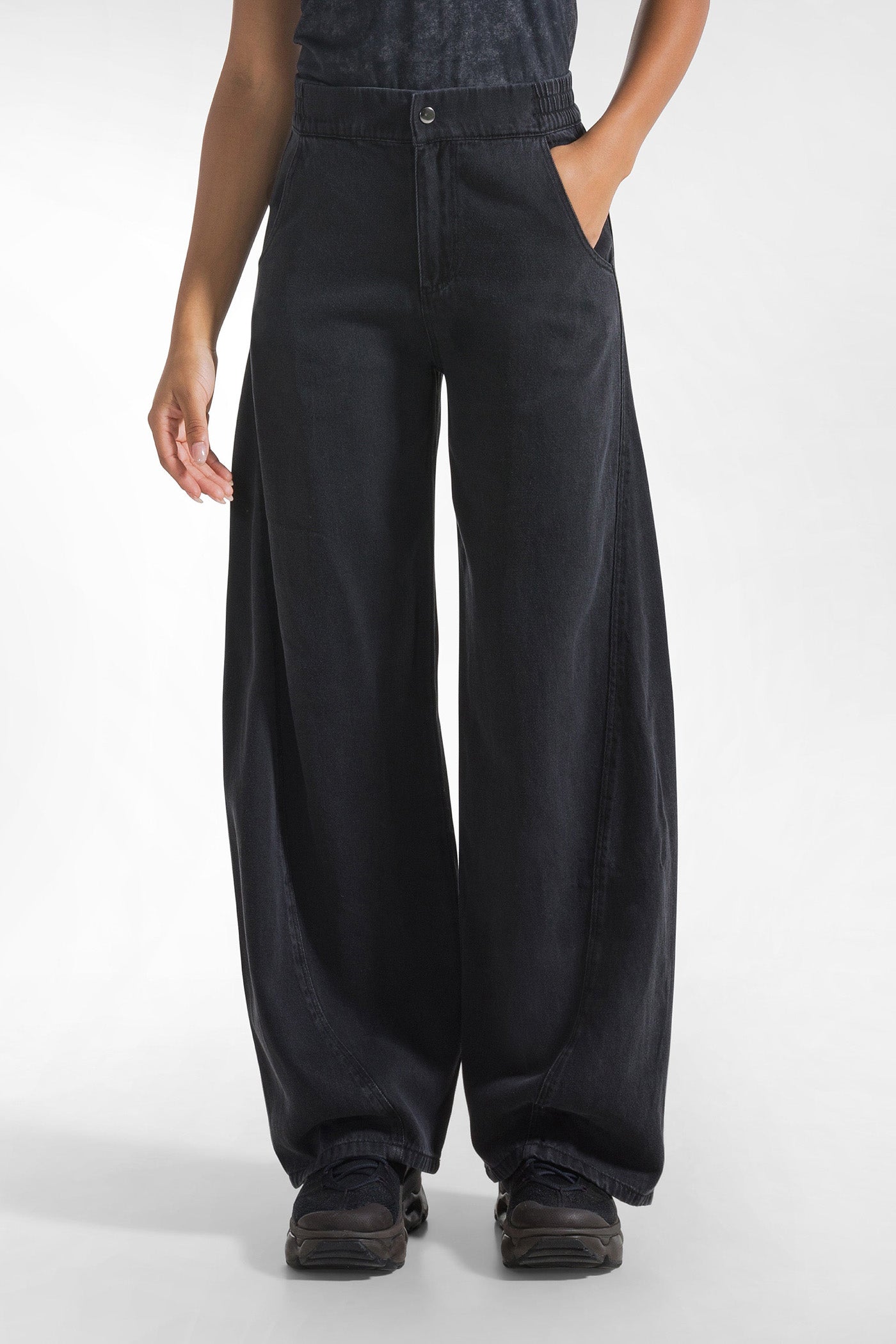 Black wide-leg trousers