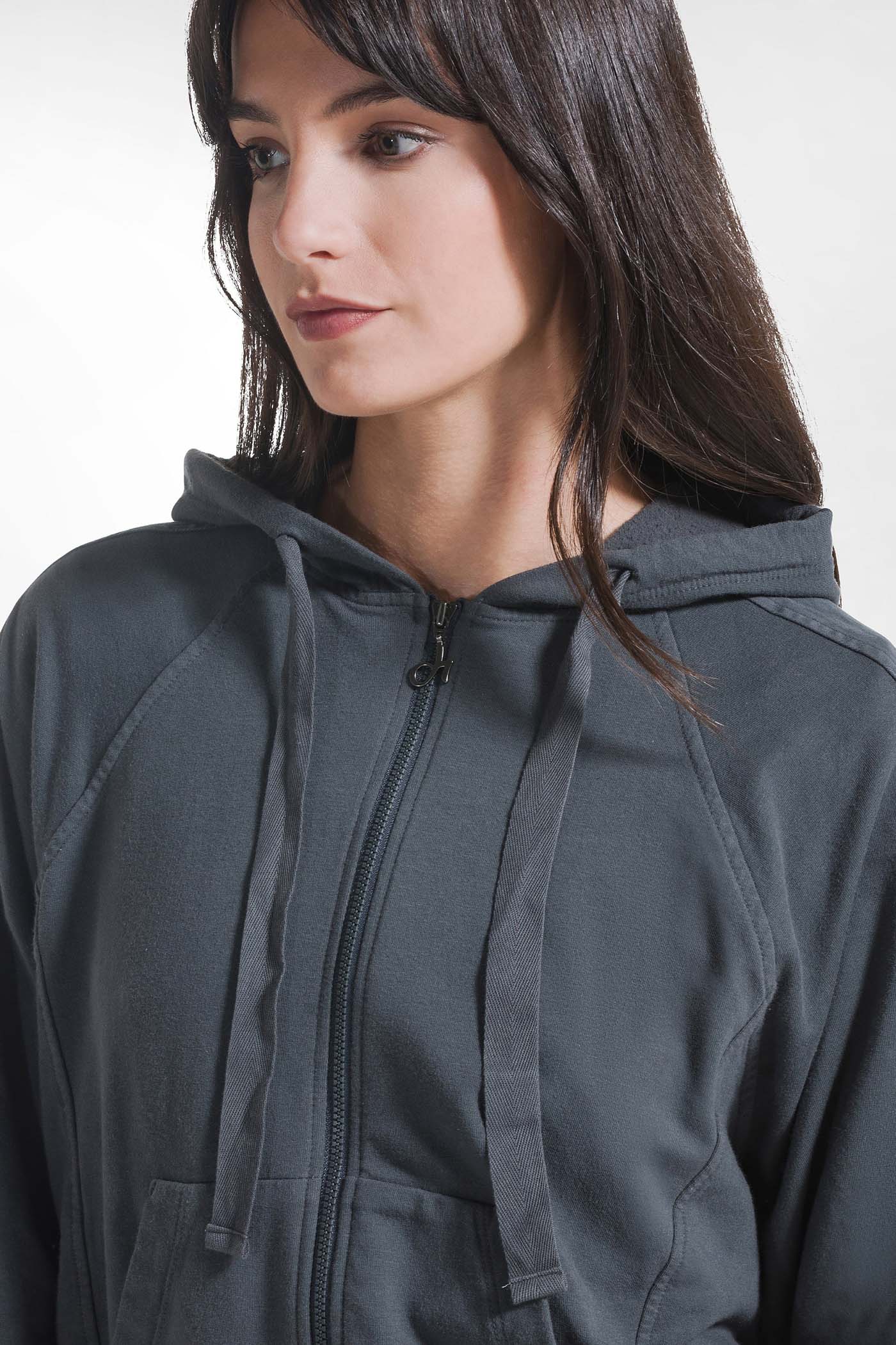 Women's sweatshirt made of soft twill with a zipper