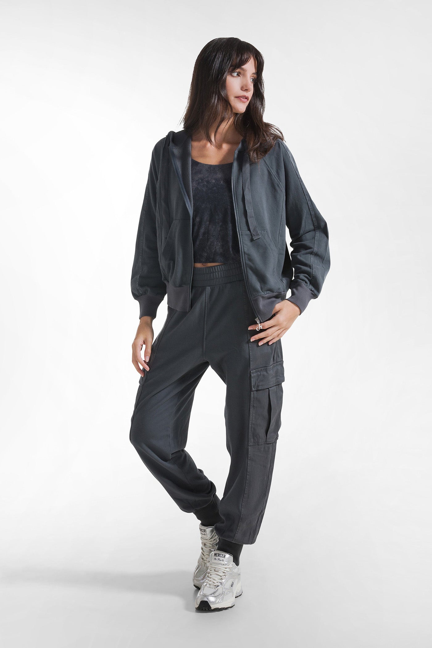 Women's sweatshirt made of soft twill with a zipper