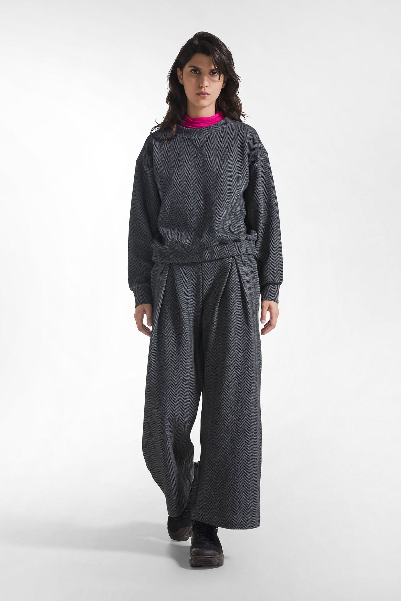 Gray herringbone jacquard trousers