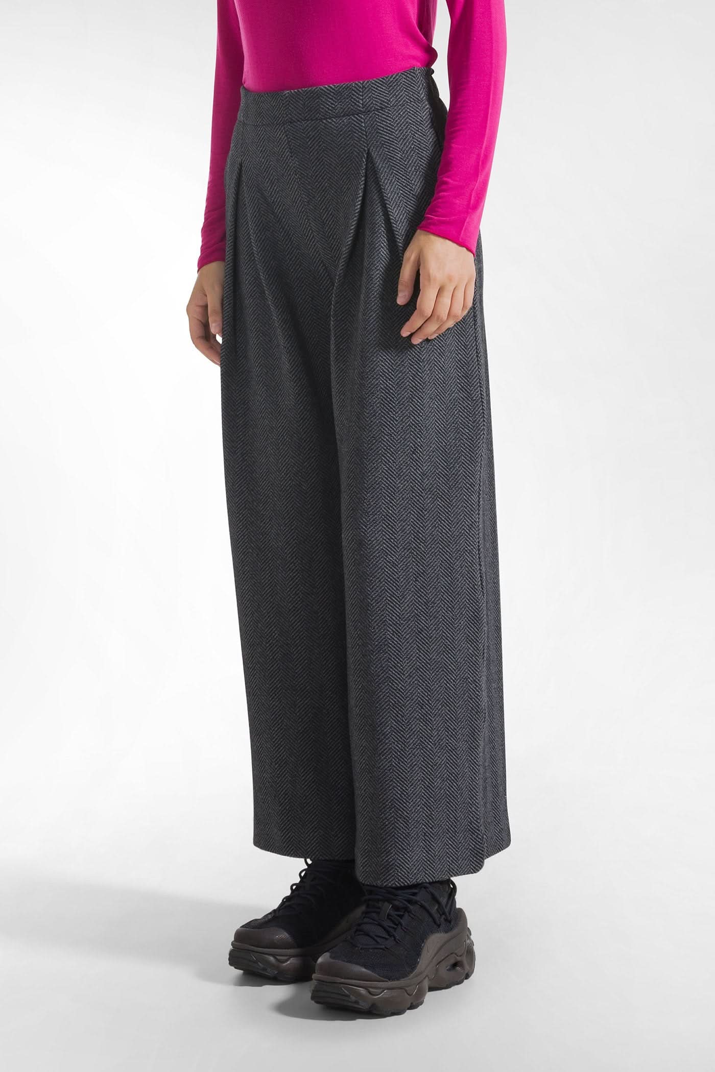 Gray herringbone jacquard trousers