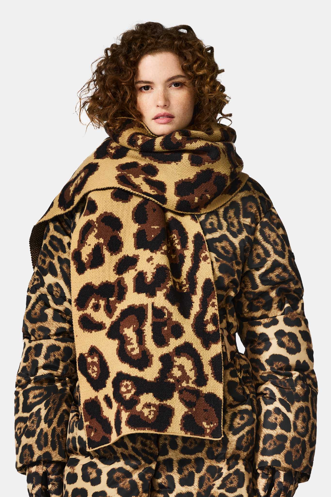 KIANA scarf with a jaguar pattern
