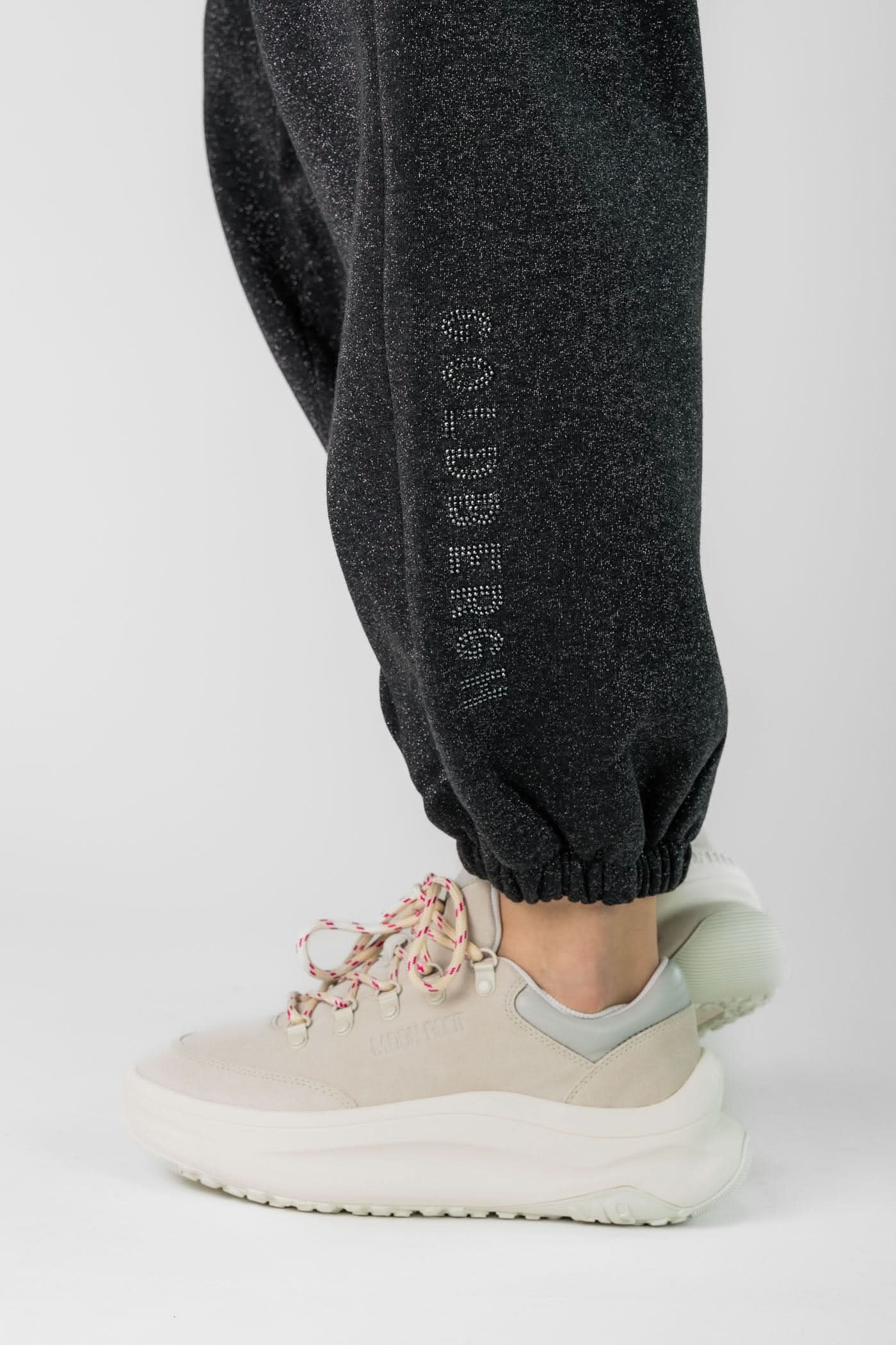 Czarne spodnie dresowe GLIMPSE sweatpant