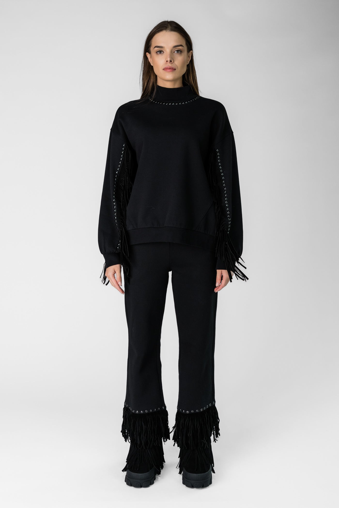 FRENZY crew neck sweater in black with fringes