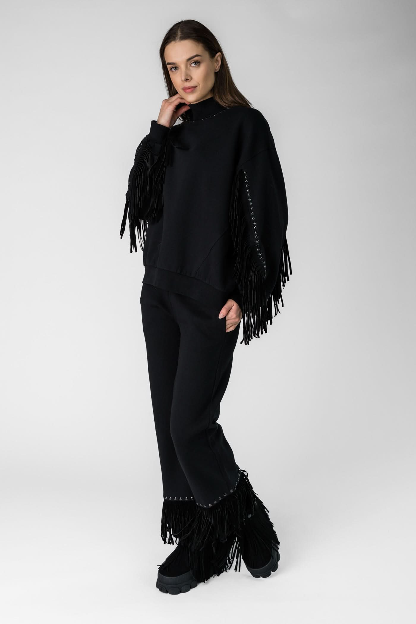 FRENZY crew neck sweater in black with fringes