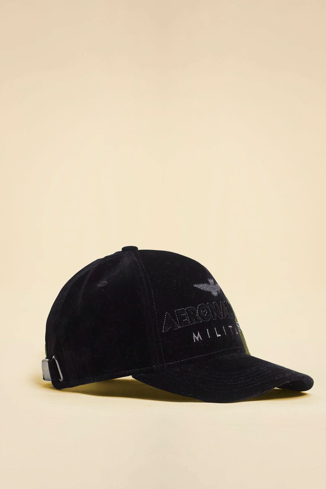 Velvet cap with 3D logo, black