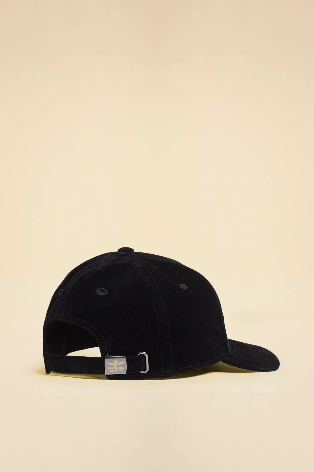 Velvet cap with 3D logo, black