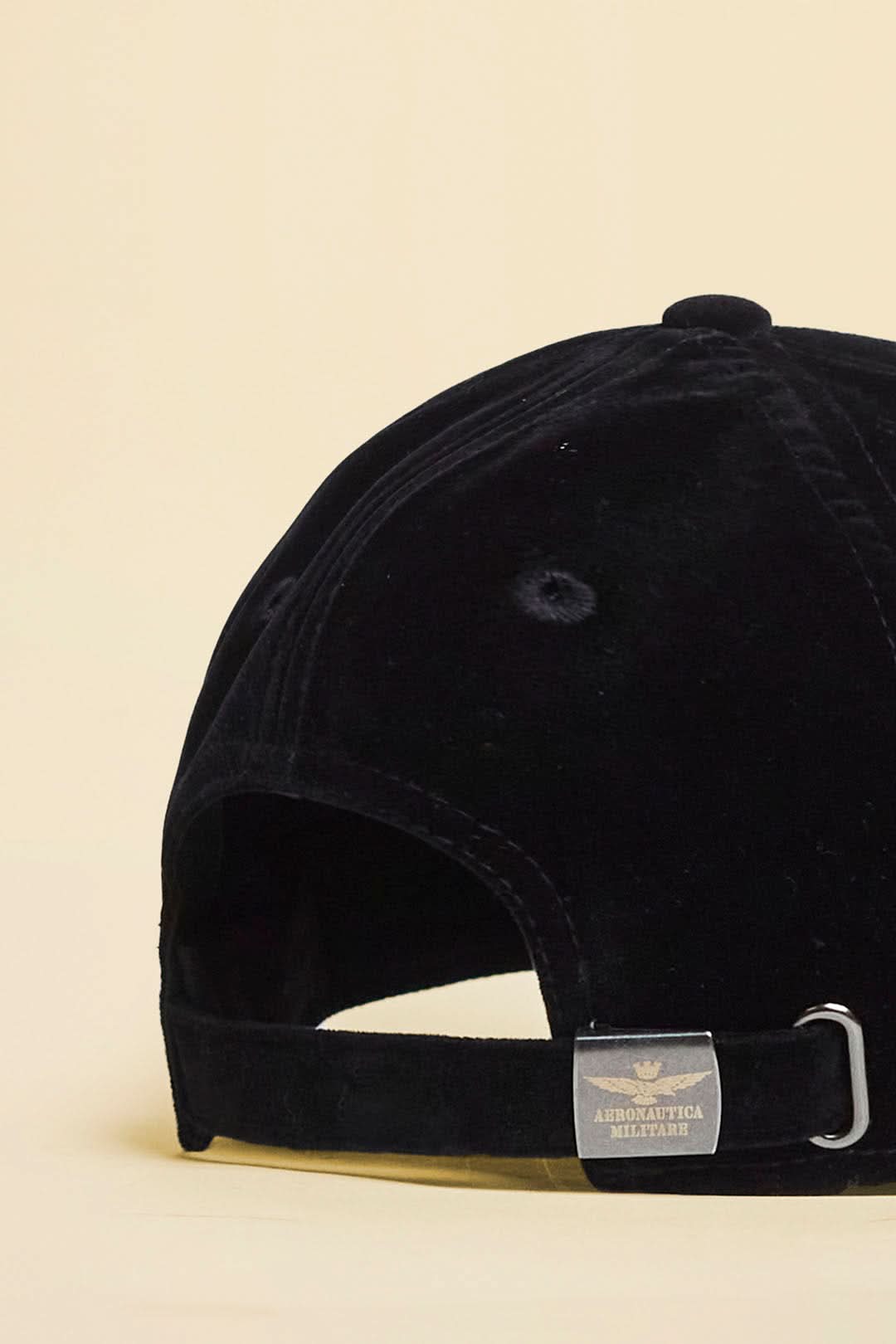 Velvet cap with 3D logo, black