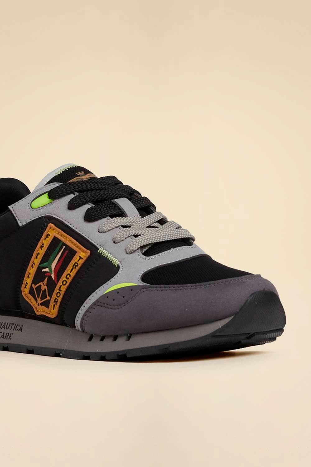 Frecce Tricolori sports shoes black and gray