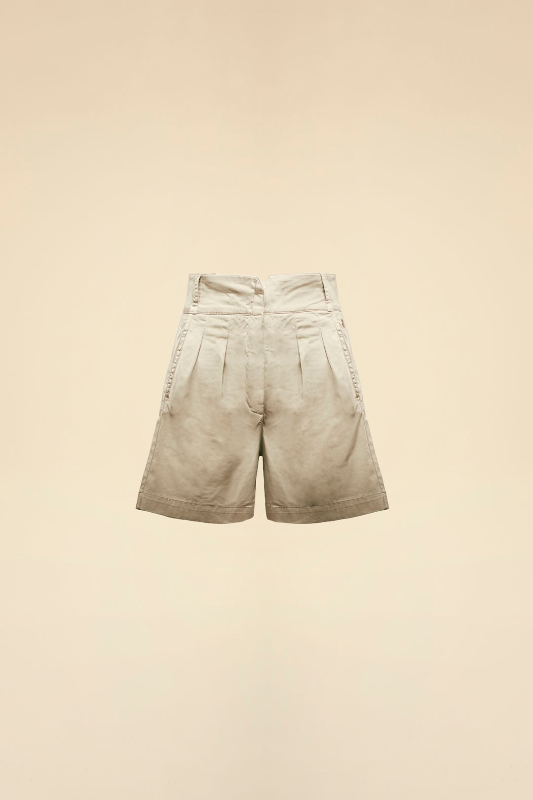 Beżowe szorty damskie bermudy