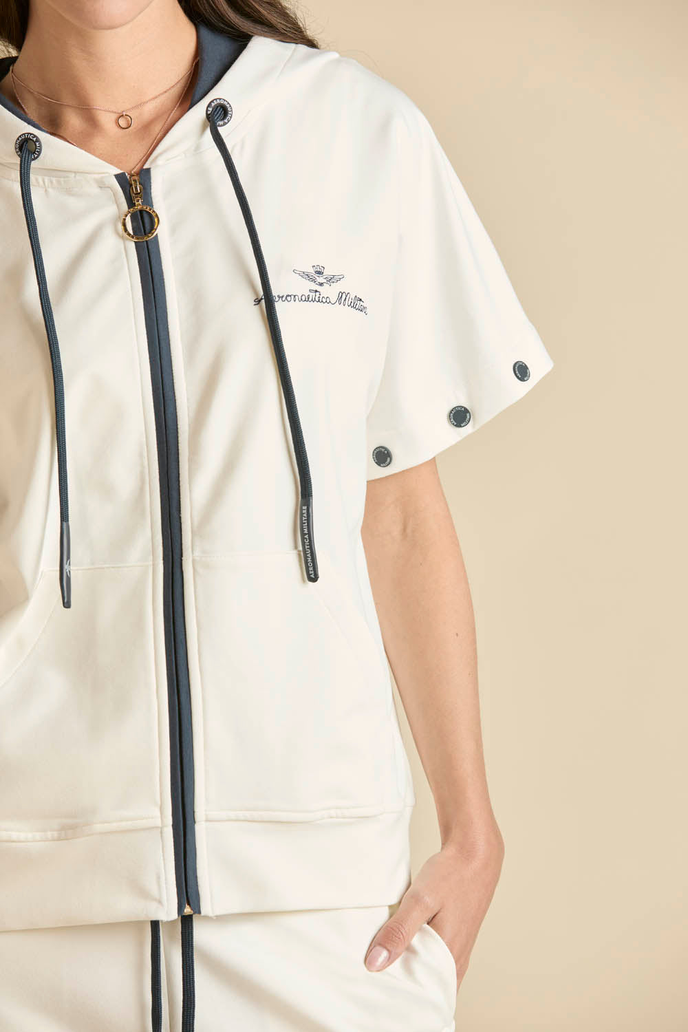 Bluza damska z kapturem i odpinanymi rękawami