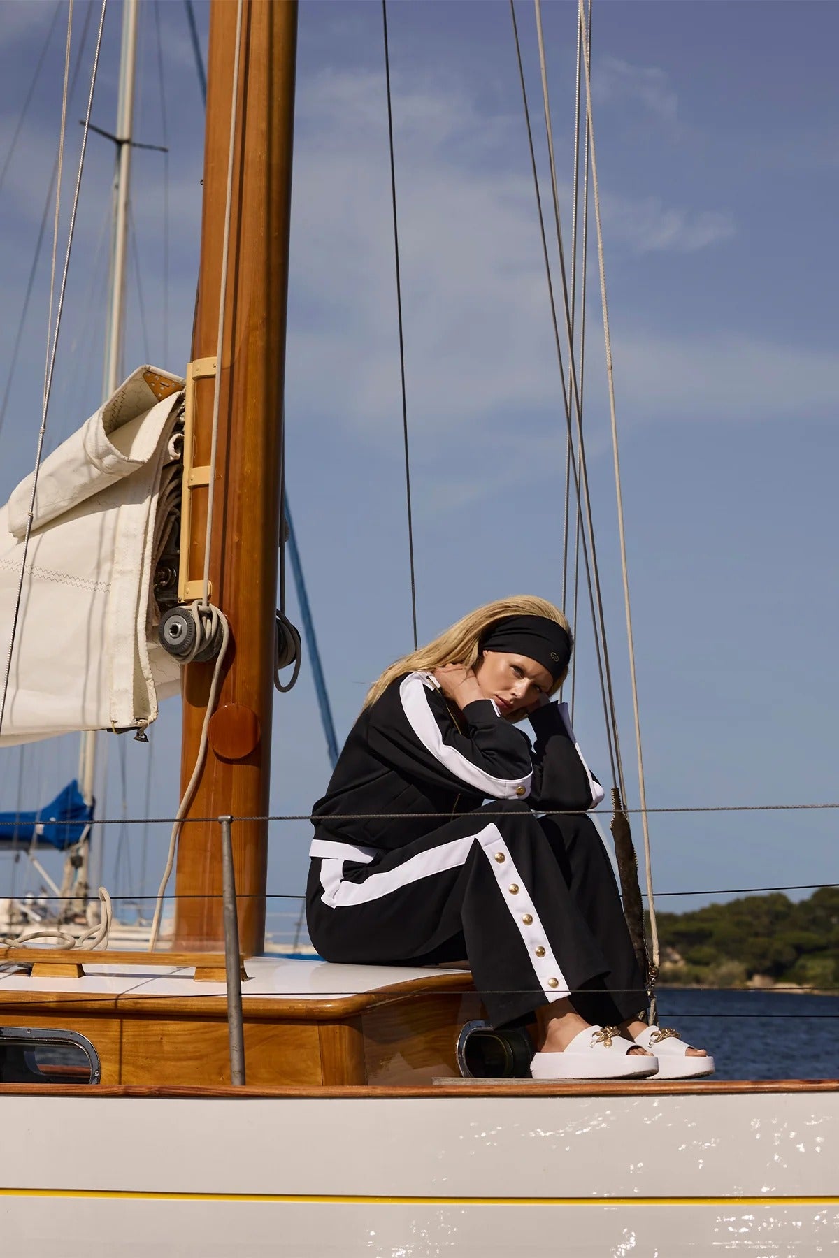 Czarne spodnie GRIMAUD track pants