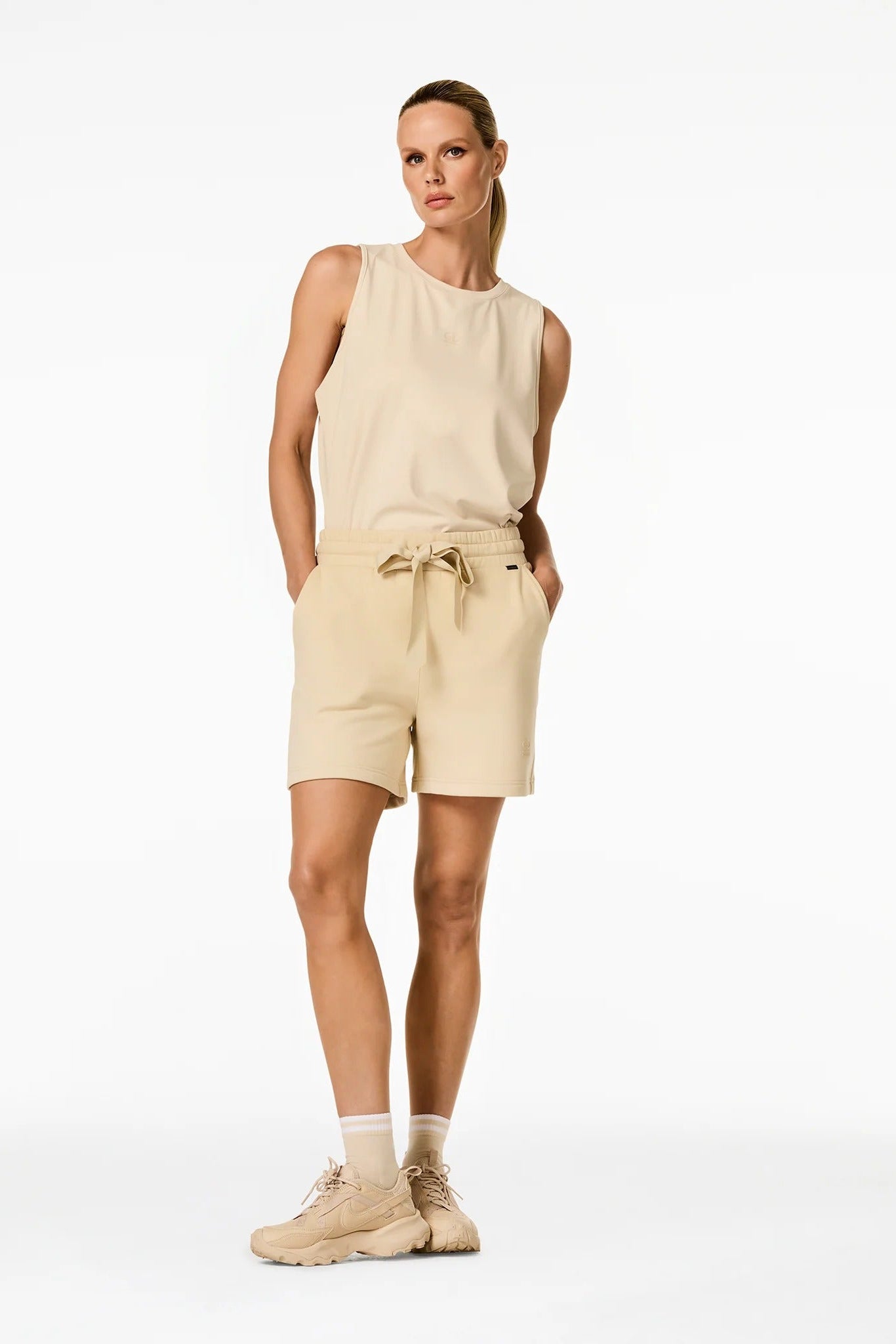 Szampańskie szorty NICE short