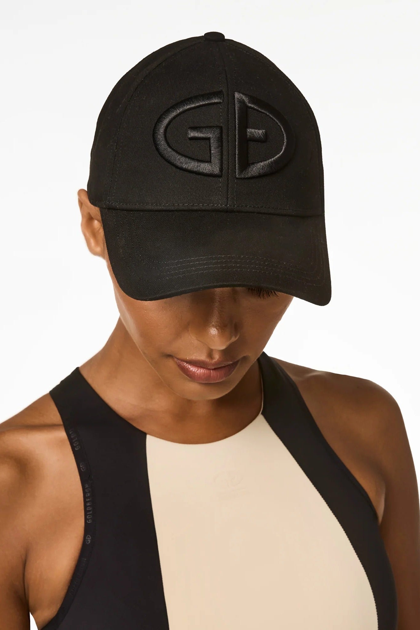 Czarna czapka z daszkiem VALENCIA