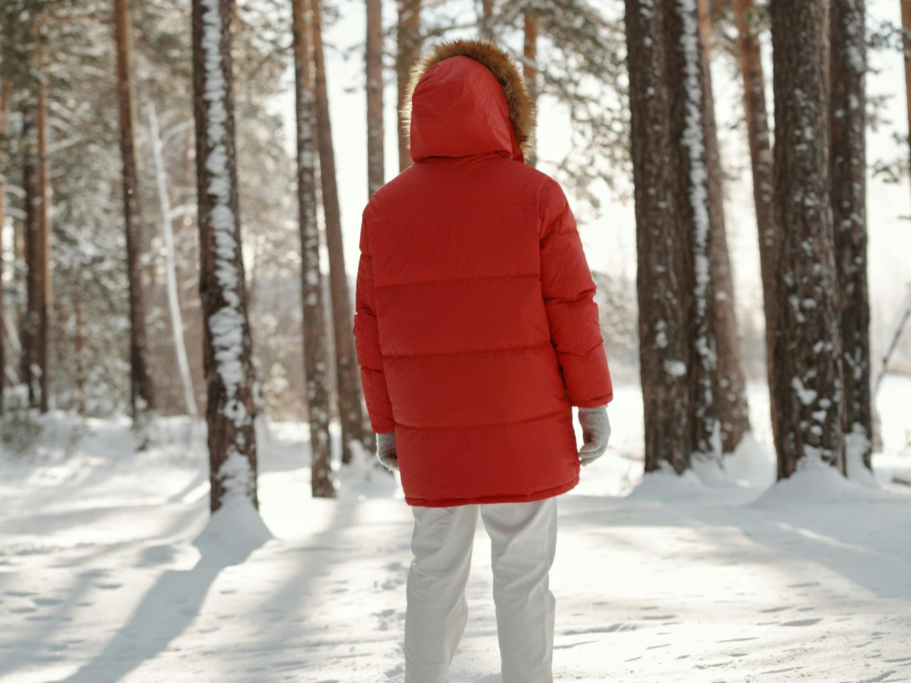 Jak prać i suszyć kurtkę puchową w domu – krok po kroku