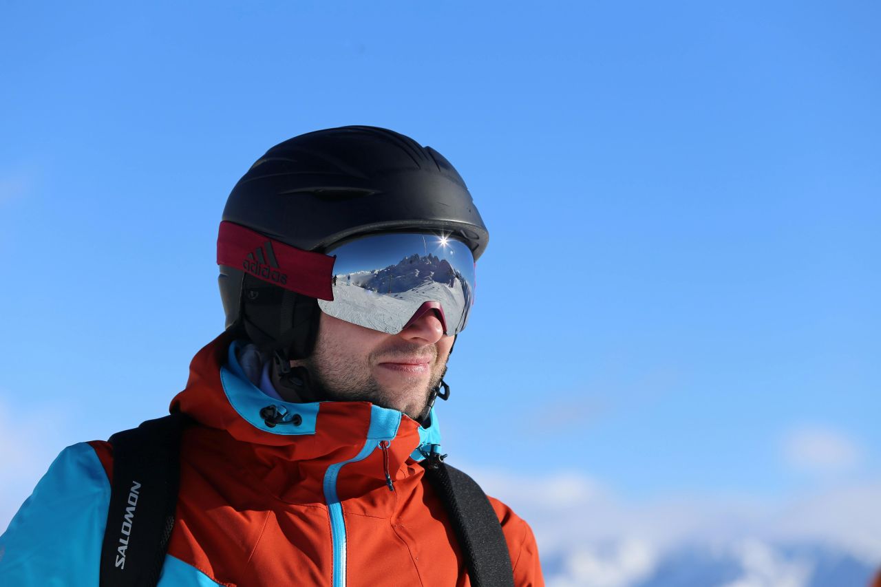 Kask z szybą czy kask + gogle – co wybrać?