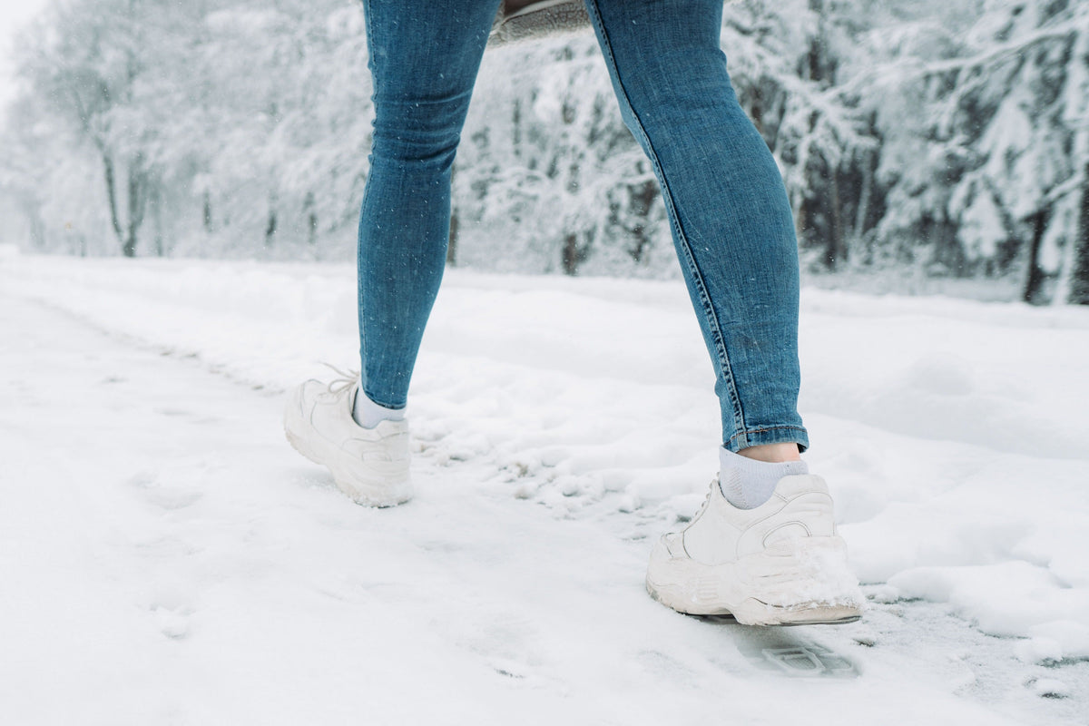 Sneakersy zimą – impregnacja, czyszczenie i kiedy z nich zrezygnować