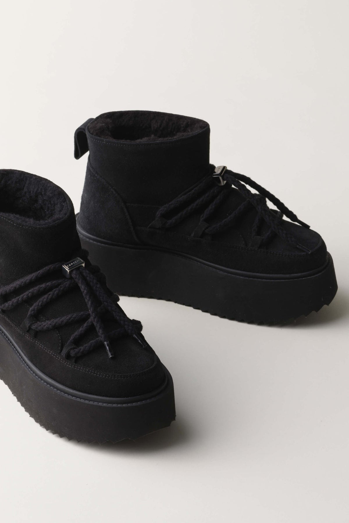 Czarne buty zimowe na platformie CLASSIC LOW PLATFORM