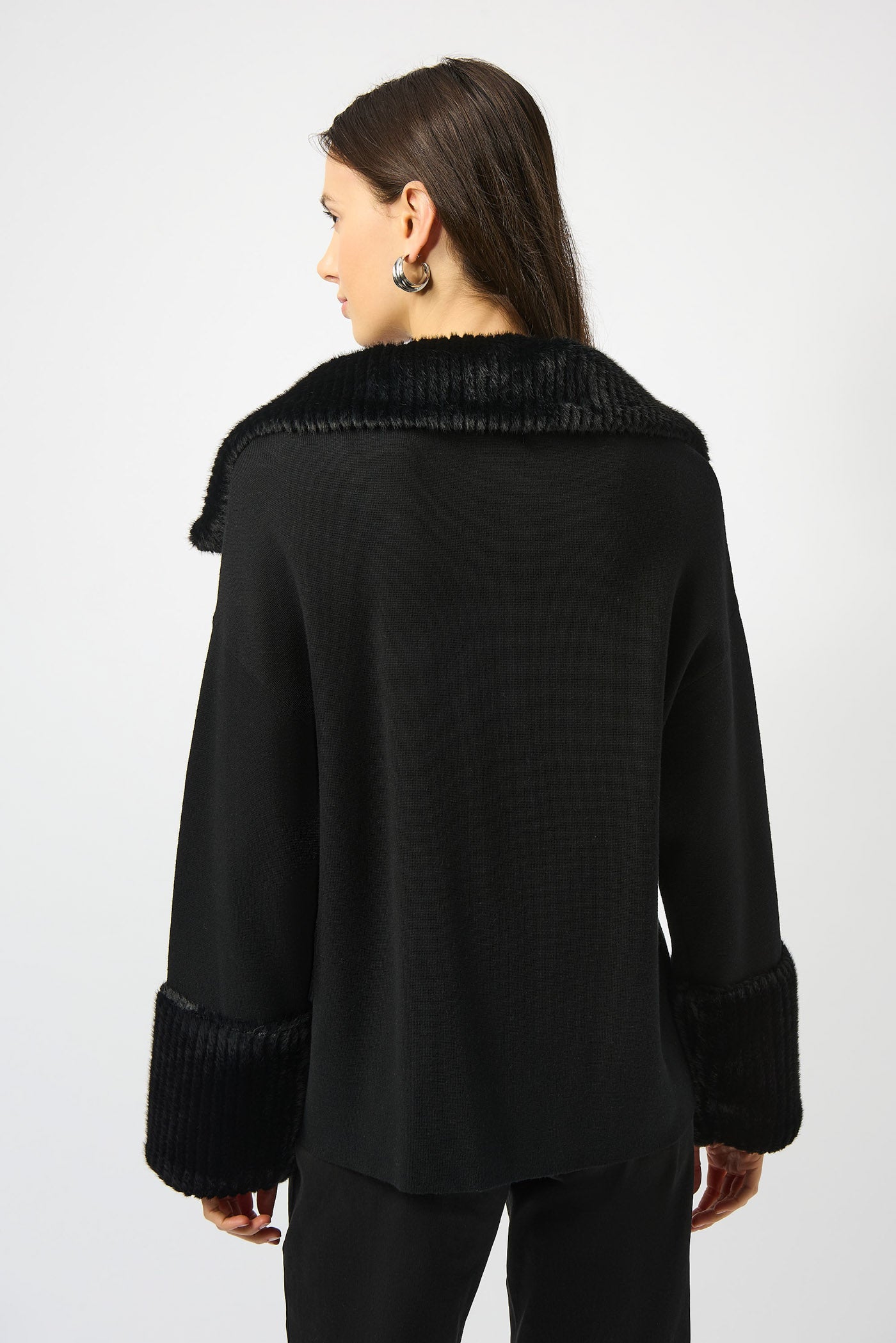 Czarny sweter rozpinany