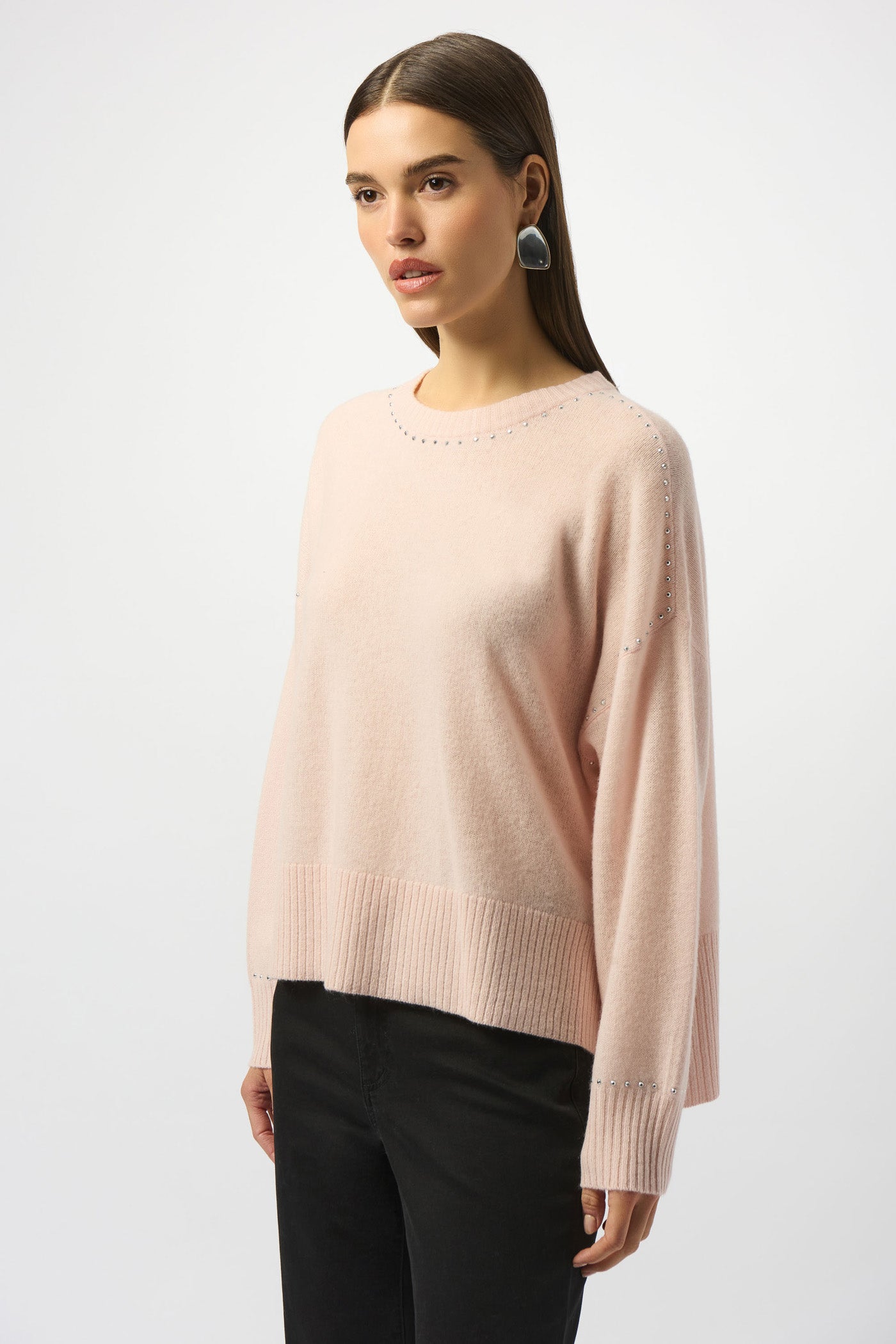 Różowy sweter kaszmirowy