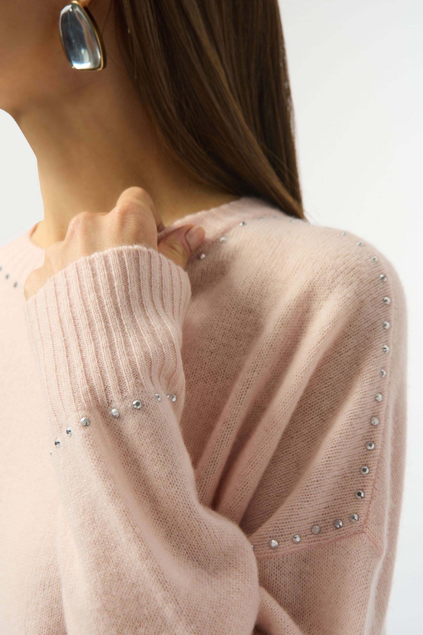 Różowy sweter kaszmirowy